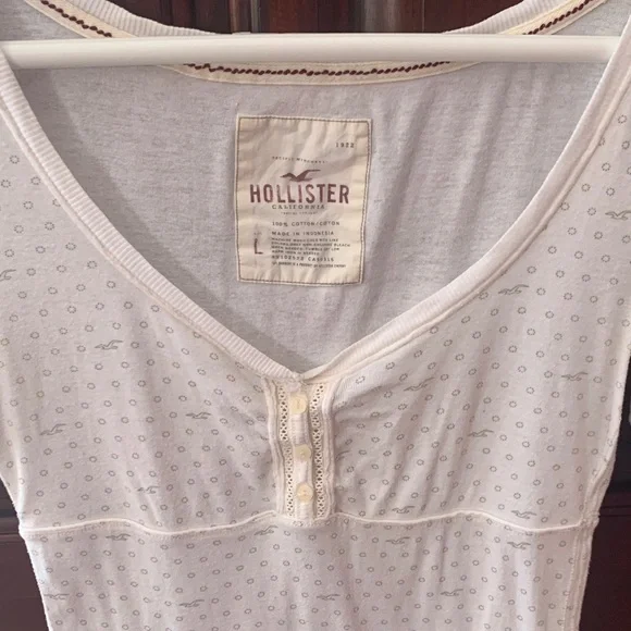 Hollister Cream Short Sleeve Tee - Picture 5 of 6